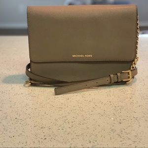 Michael Kors Daniela Large Crossbody